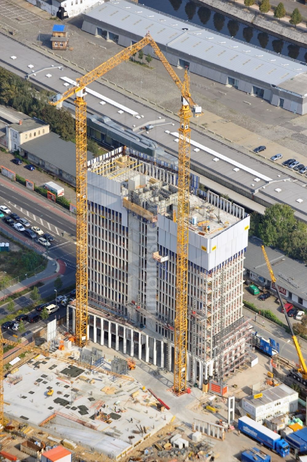 Berlin aus der Vogelperspektive: Baustelle Büro- Hochhaus Tour Total auf dem Gelände der Europacity an der Heidestraße in Berlin