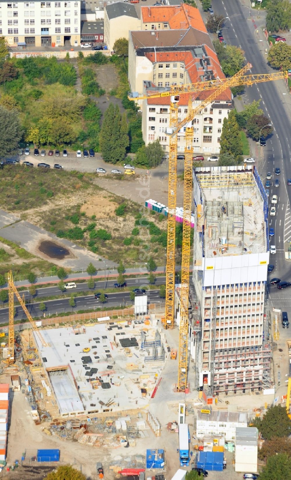 Luftaufnahme Berlin - Baustelle Büro- Hochhaus Tour Total auf dem Gelände der Europacity an der Heidestraße in Berlin