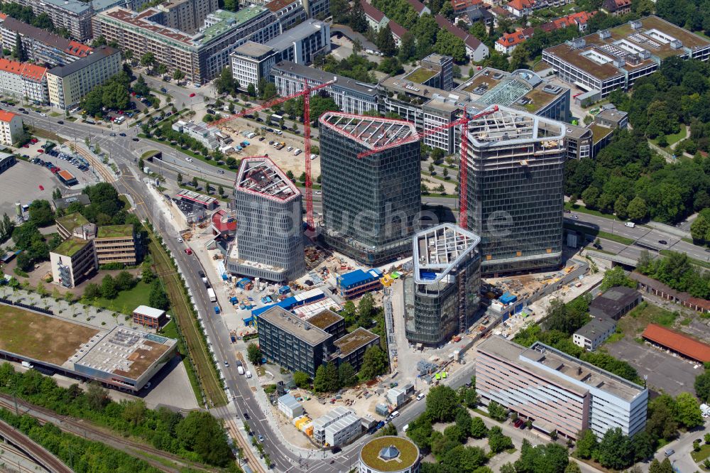 Luftaufnahme München - Baustelle Bürogebäude- Ensemble Bavaria Towers in München im Bundesland Bayern, Deutschland