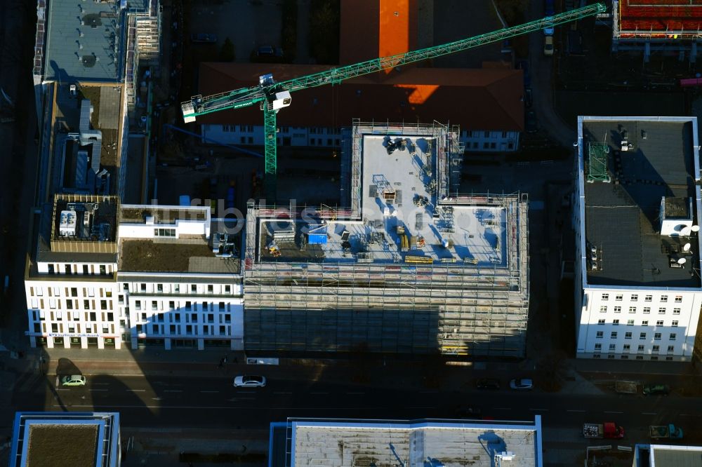 Berlin aus der Vogelperspektive: Baustelle Bürogebäude des Geschäftshauses Am Audio Ecke Rudower Chaussee im Ortsteil Adlershof - Johannestal in Berlin, Deutschland