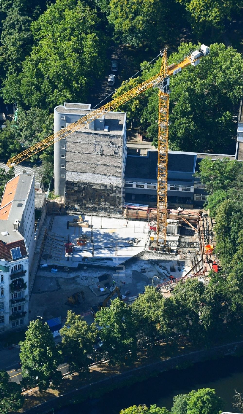 Berlin aus der Vogelperspektive: Baustelle Bürogebäude des Geschäftshauses BUREAU SIEBENUNDSIEBZIG im Ortsteil Mitte in Berlin, Deutschland