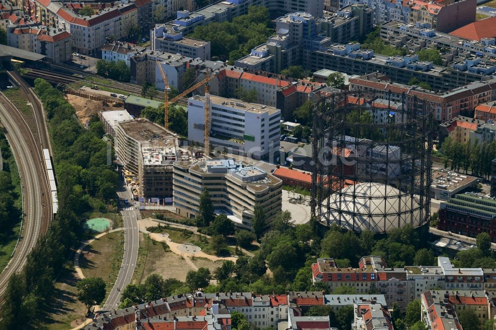 Berlin aus der Vogelperspektive: Baustelle Bürogebäude des Geschäftshauses der EUREF AG am EUREF-Campus im Ortsteil Schöneberg in Berlin, Deutschland