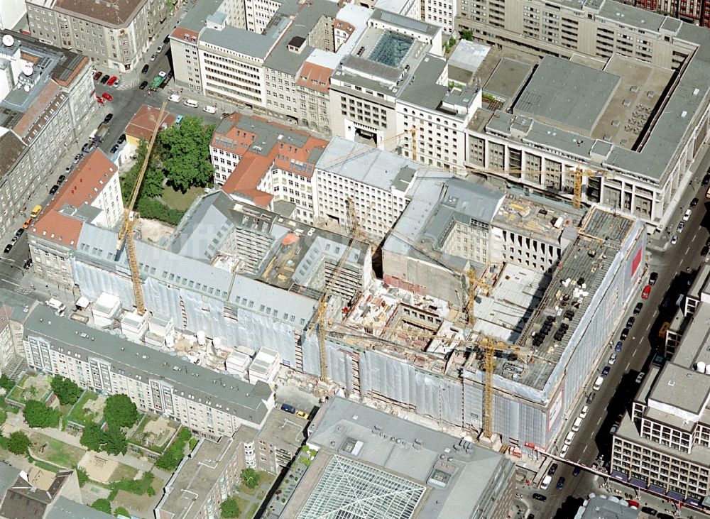 Luftbild Berlin - Baustelle Bürogebäude des Geschäftshauses Friedrichstadt - Quartier 110 der Zürich Versicherung in Berlin