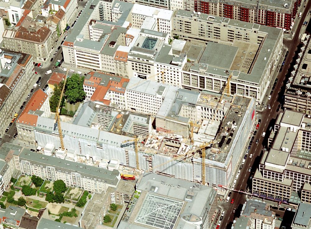 Luftaufnahme Berlin - Baustelle Bürogebäude des Geschäftshauses Friedrichstadt - Quartier 110 der Zürich Versicherung in Berlin