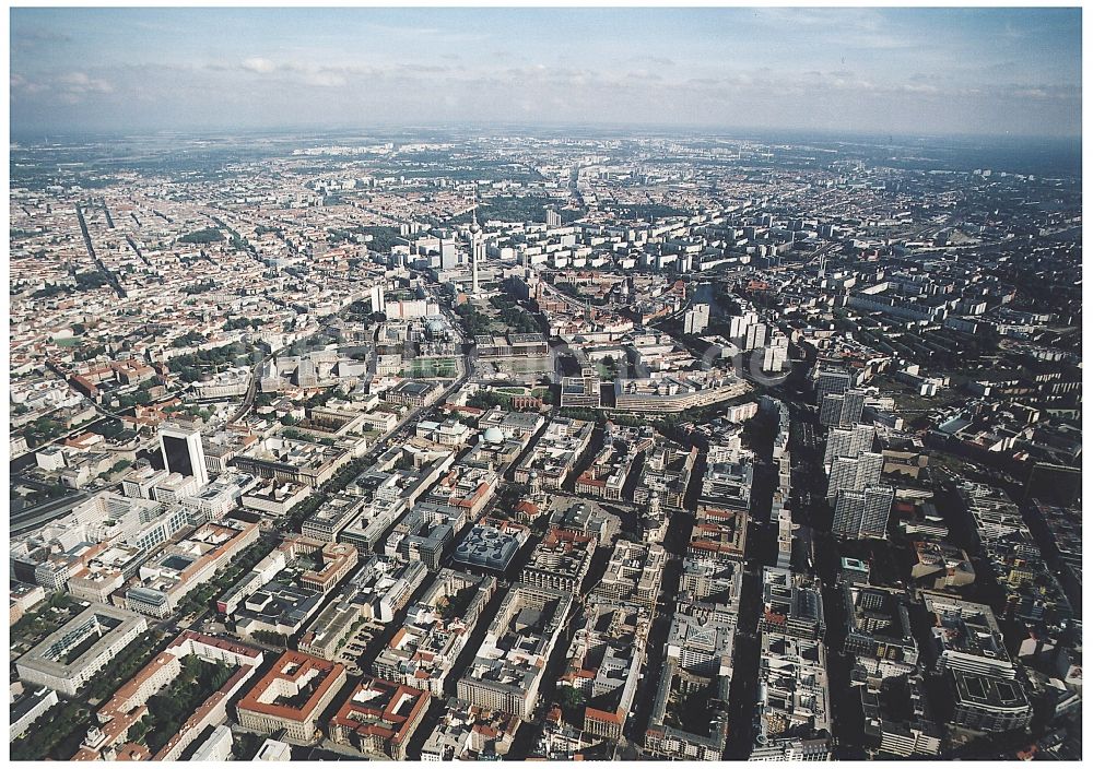 Berlin von oben - Baustelle Bürogebäude des Geschäftshauses Friedrichstadt - Quartier 110 der Zürich Versicherung in Berlin