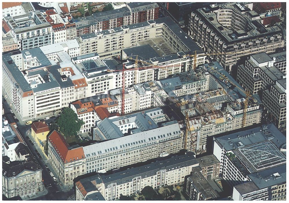 Luftaufnahme Berlin - Baustelle Bürogebäude des Geschäftshauses Friedrichstadt - Quartier 110 der Zürich Versicherung in Berlin