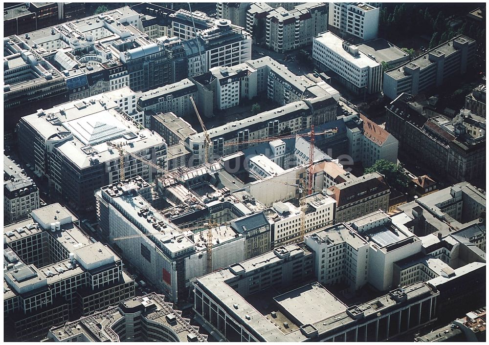 Berlin von oben - Baustelle Bürogebäude des Geschäftshauses Friedrichstadt - Quartier 110 der Zürich Versicherung in Berlin