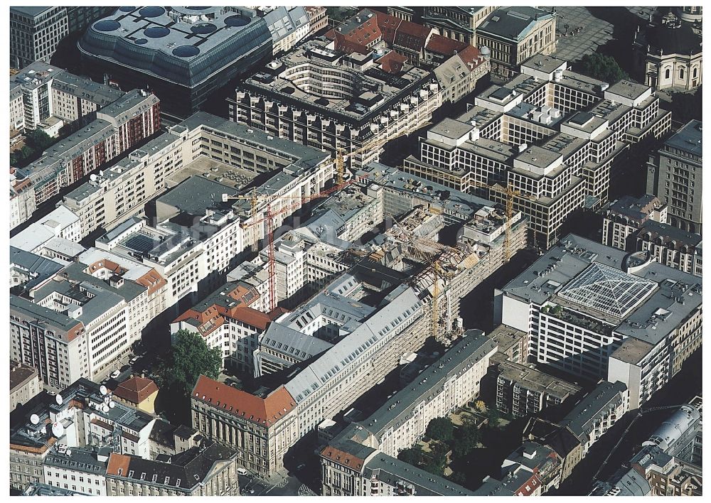 Berlin aus der Vogelperspektive: Baustelle Bürogebäude des Geschäftshauses Friedrichstadt - Quartier 110 der Zürich Versicherung in Berlin