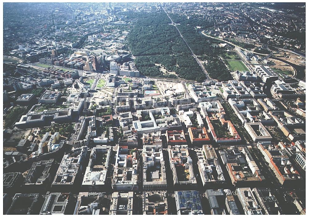 Luftbild Berlin - Baustelle Bürogebäude des Geschäftshauses Friedrichstadt - Quartier 110 der Zürich Versicherung in Berlin