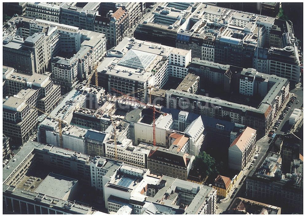 Berlin von oben - Baustelle Bürogebäude des Geschäftshauses Friedrichstadt - Quartier 110 der Zürich Versicherung in Berlin