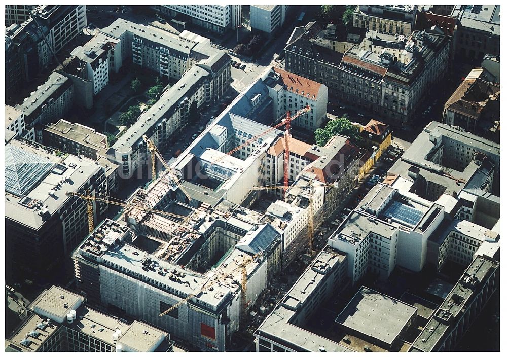 Berlin aus der Vogelperspektive: Baustelle Bürogebäude des Geschäftshauses Friedrichstadt - Quartier 110 der Zürich Versicherung in Berlin