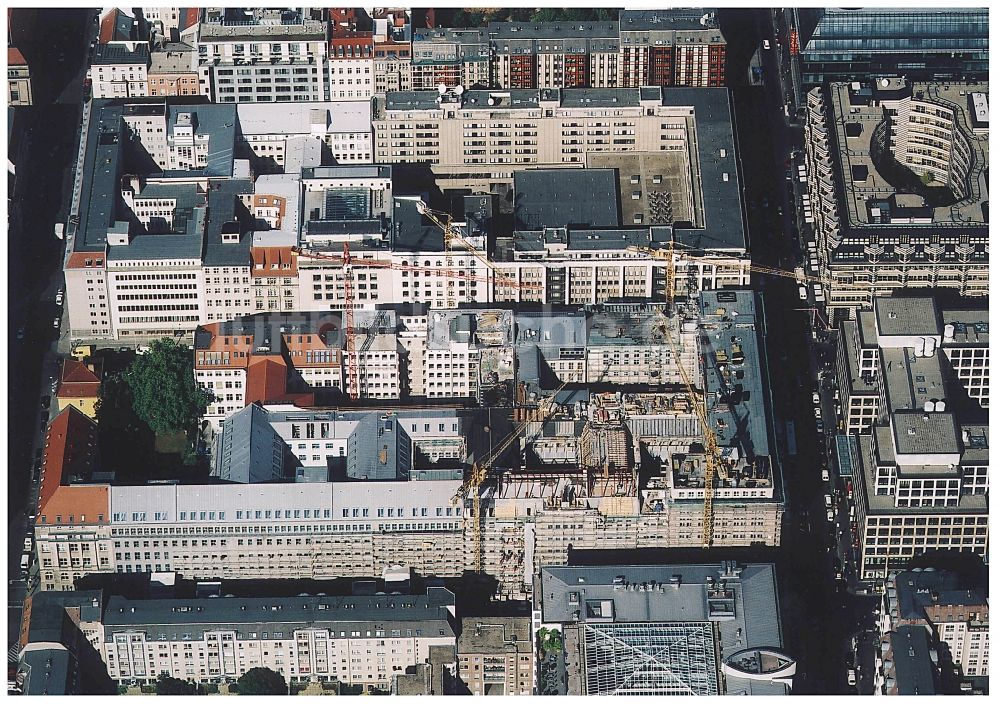 Luftbild Berlin - Baustelle Bürogebäude des Geschäftshauses Friedrichstadt - Quartier 110 der Zürich Versicherung in Berlin