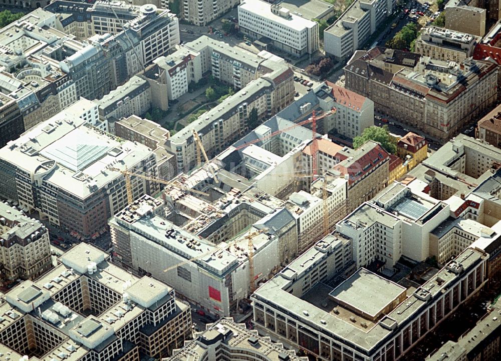 Luftaufnahme Berlin - Baustelle Bürogebäude des Geschäftshauses Friedrichstadt - Quartier 110 der Zürich Versicherung in Berlin