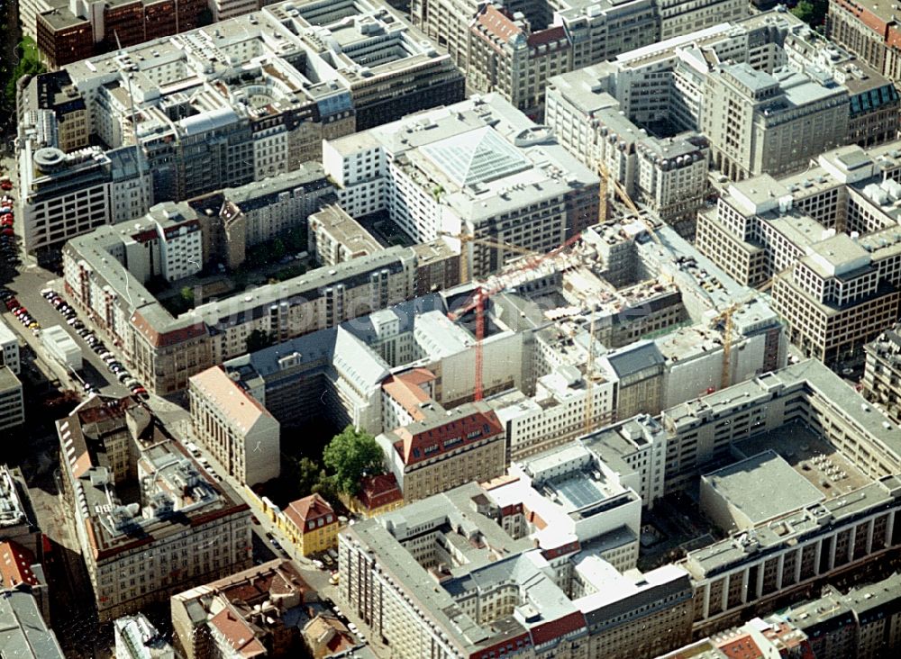 Berlin von oben - Baustelle Bürogebäude des Geschäftshauses Friedrichstadt - Quartier 110 der Zürich Versicherung in Berlin