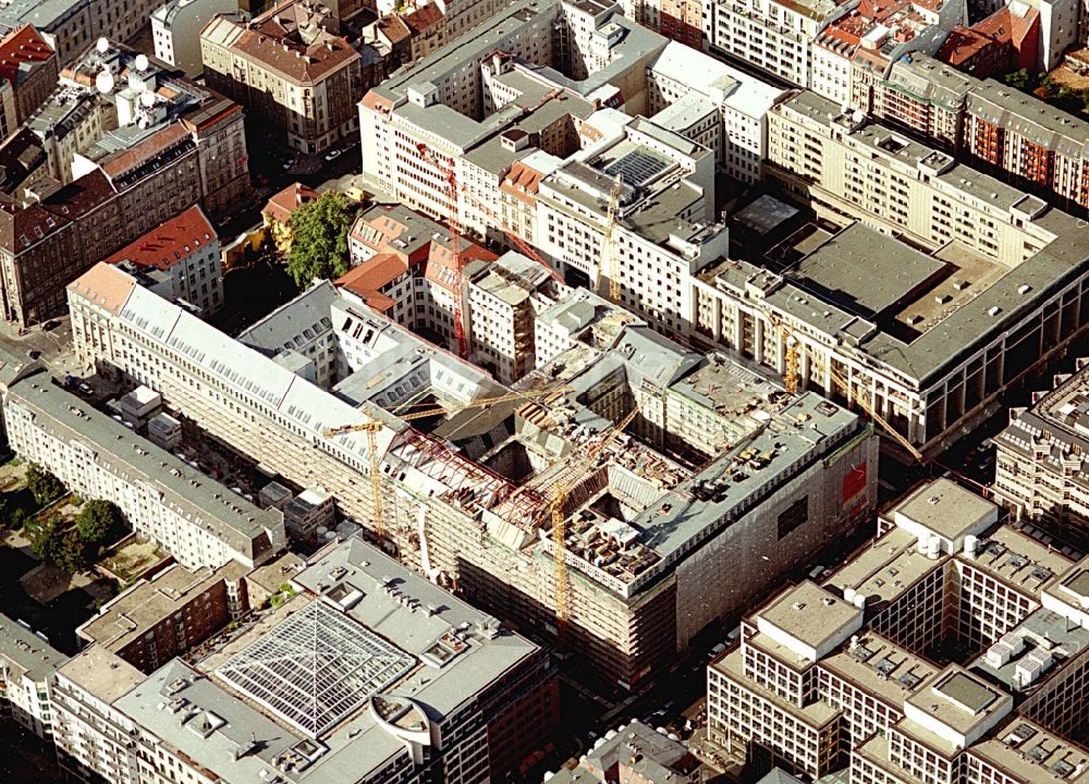 Luftbild Berlin - Baustelle Bürogebäude des Geschäftshauses Friedrichstadt - Quartier 110 der Zürich Versicherung in Berlin