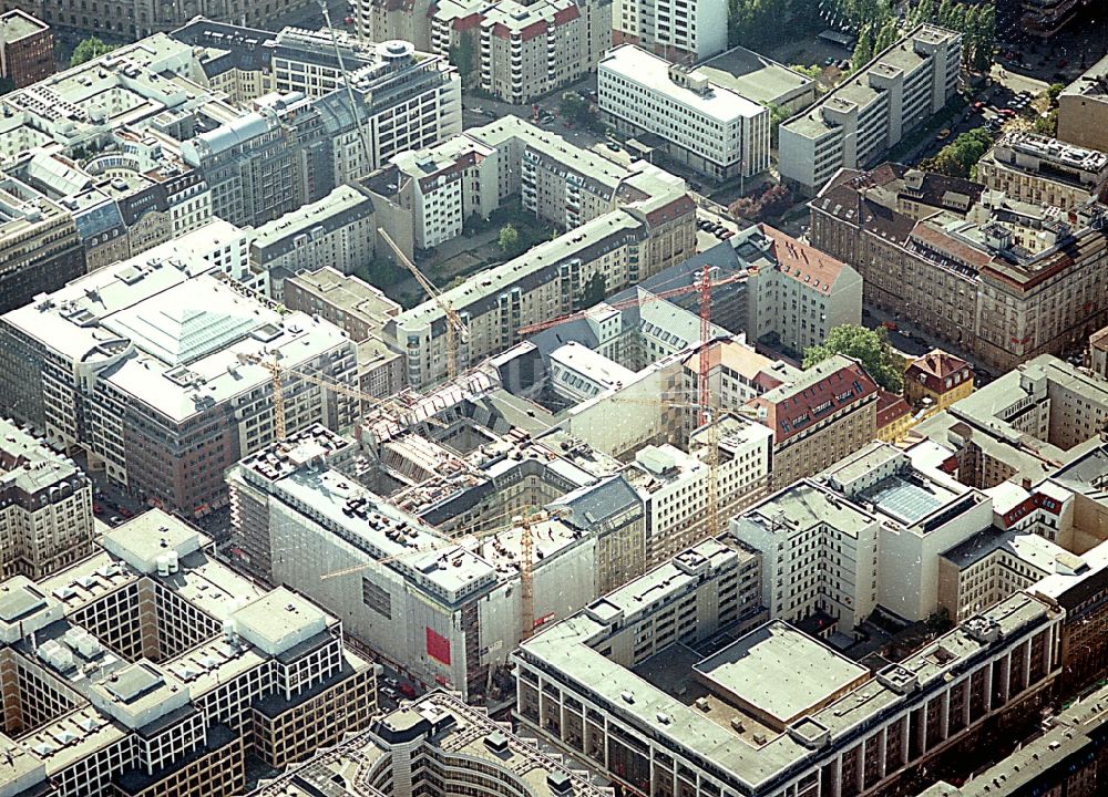 Luftaufnahme Berlin - Baustelle Bürogebäude des Geschäftshauses Friedrichstadt - Quartier 110 der Zürich Versicherung in Berlin