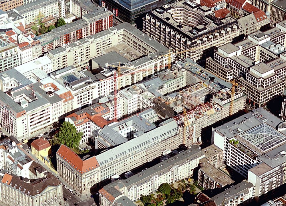 Berlin von oben - Baustelle Bürogebäude des Geschäftshauses Friedrichstadt - Quartier 110 der Zürich Versicherung in Berlin