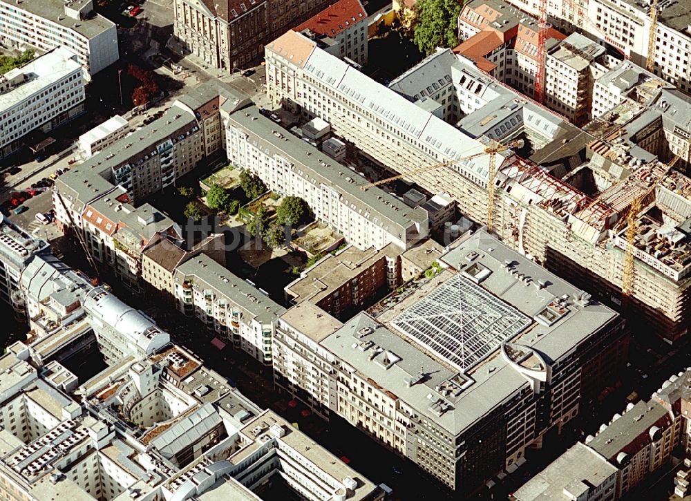 Berlin aus der Vogelperspektive: Baustelle Bürogebäude des Geschäftshauses Friedrichstadt - Quartier 110 der Zürich Versicherung in Berlin