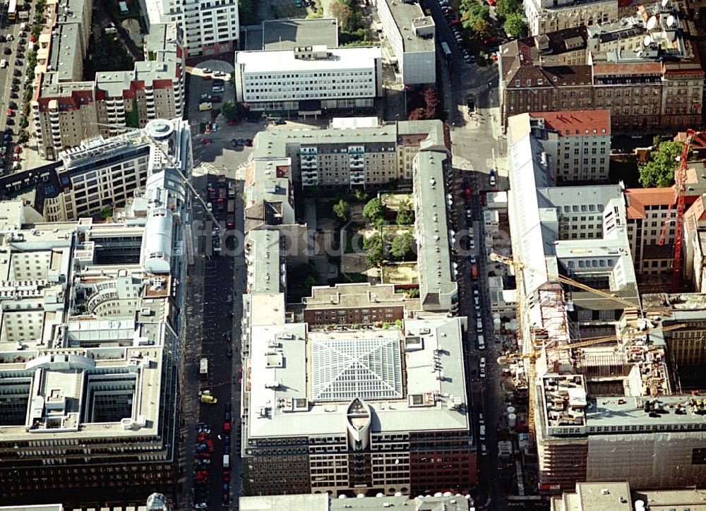 Luftaufnahme Berlin - Baustelle Bürogebäude des Geschäftshauses Friedrichstadt - Quartier 110 der Zürich Versicherung in Berlin