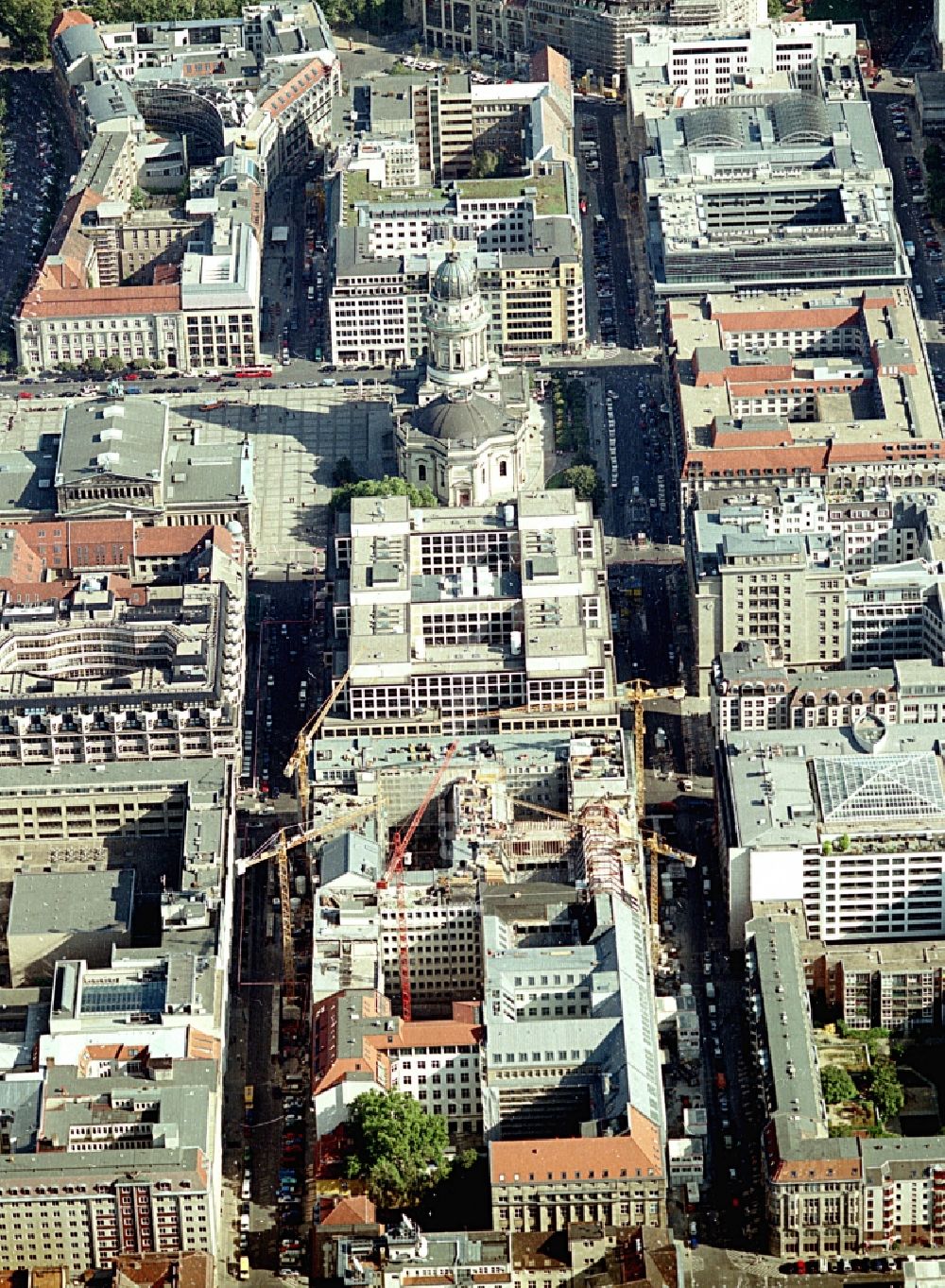 Berlin aus der Vogelperspektive: Baustelle Bürogebäude des Geschäftshauses Friedrichstadt - Quartier 110 der Zürich Versicherung in Berlin