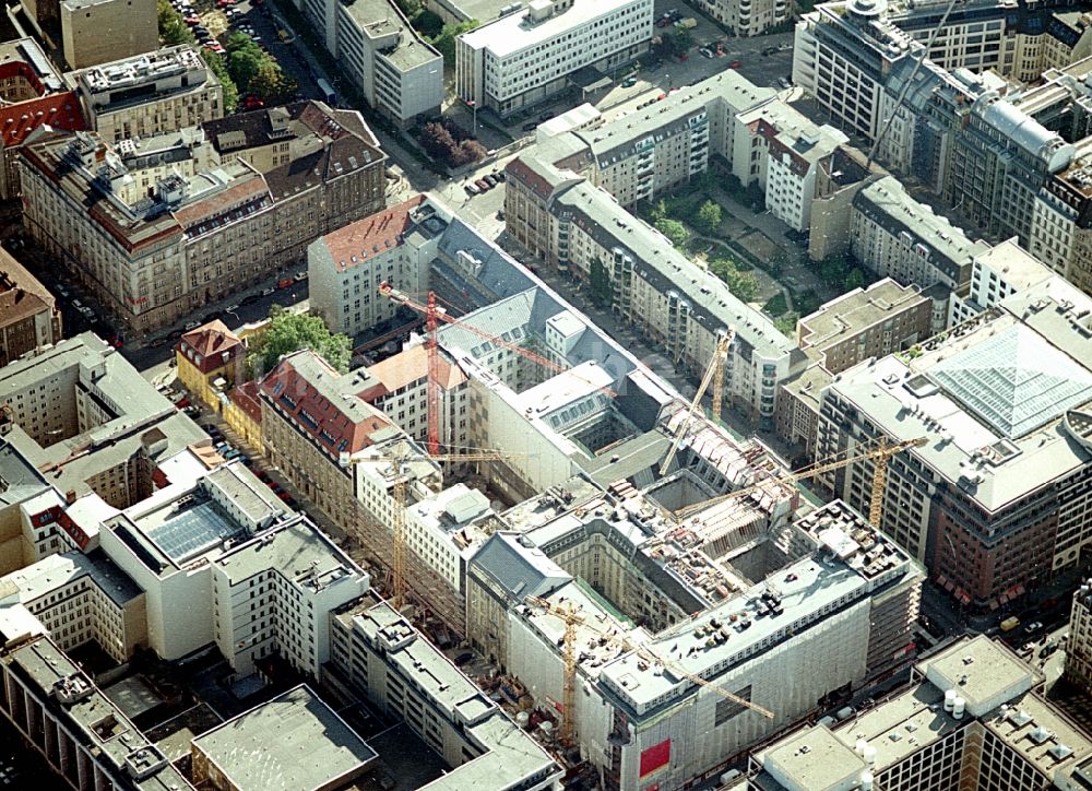 Luftaufnahme Berlin - Baustelle Bürogebäude des Geschäftshauses Friedrichstadt - Quartier 110 der Zürich Versicherung in Berlin