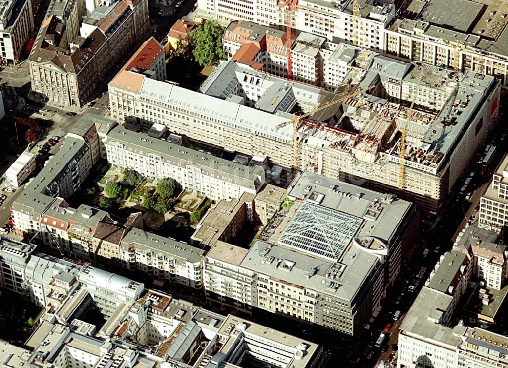 Berlin von oben - Baustelle Bürogebäude des Geschäftshauses Friedrichstadt - Quartier 110 der Zürich Versicherung in Berlin