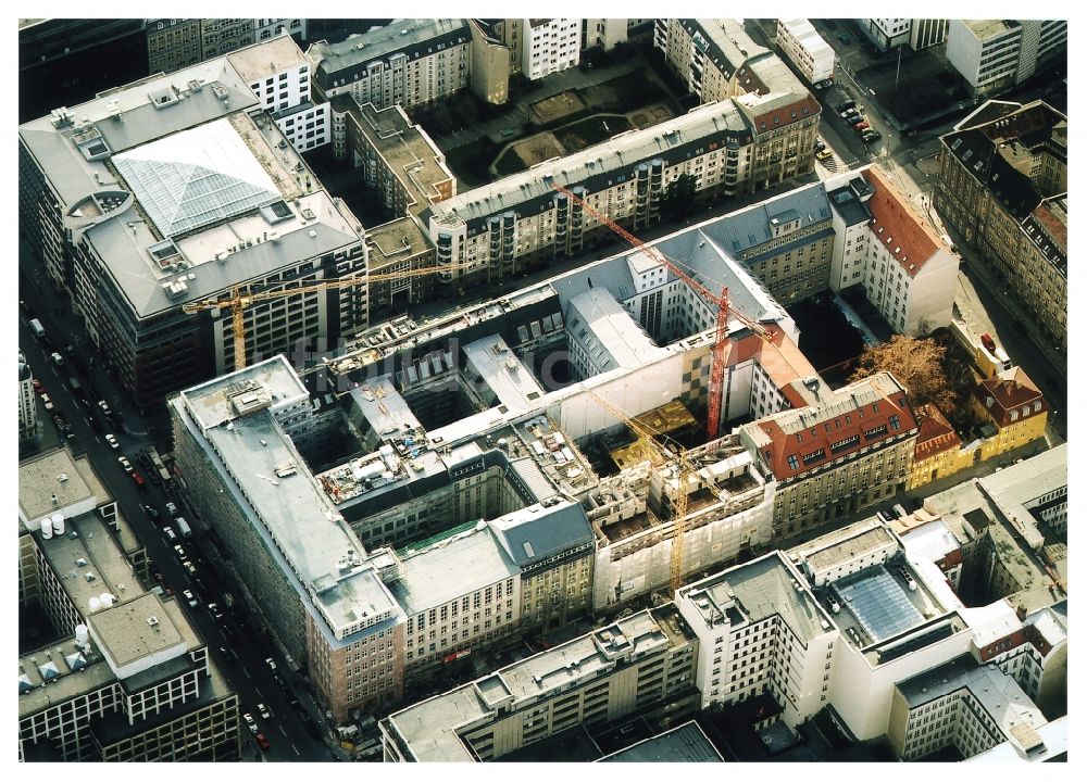 Berlin von oben - Baustelle Bürogebäude des Geschäftshauses Friedrichstadt - Quartier 110 der Zürich Versicherung in Berlin