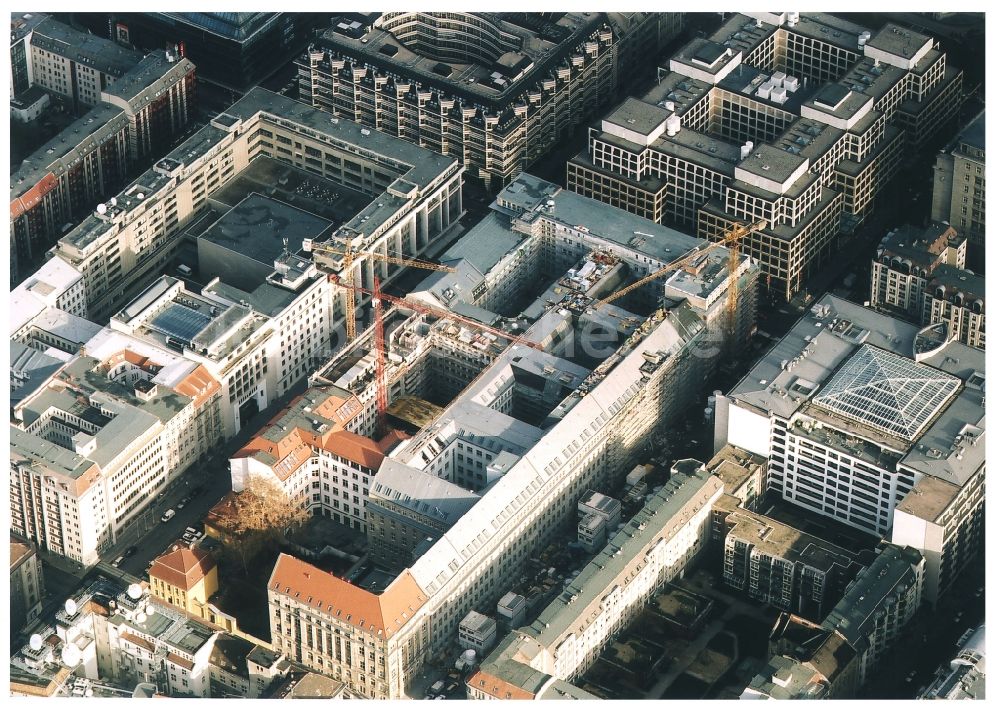 Berlin von oben - Baustelle Bürogebäude des Geschäftshauses Friedrichstadt - Quartier 110 der Zürich Versicherung in Berlin