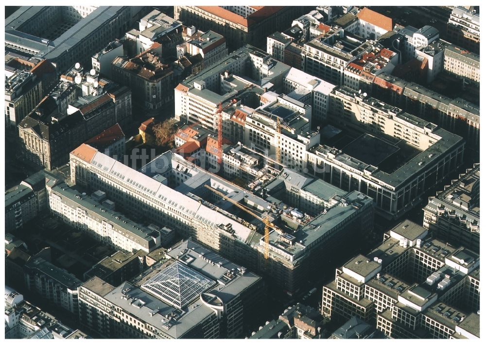 Berlin aus der Vogelperspektive: Baustelle Bürogebäude des Geschäftshauses Friedrichstadt - Quartier 110 der Zürich Versicherung in Berlin