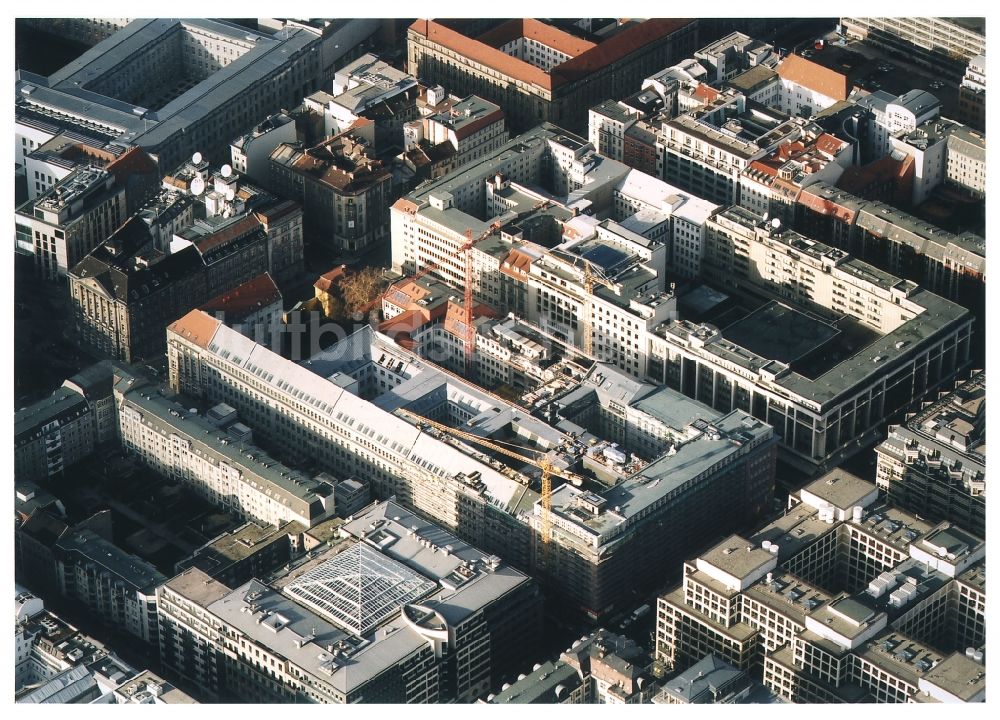 Berlin aus der Vogelperspektive: Baustelle Bürogebäude des Geschäftshauses Friedrichstadt - Quartier 110 der Zürich Versicherung in Berlin