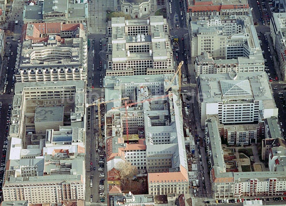 Luftaufnahme Berlin - Baustelle Bürogebäude des Geschäftshauses Friedrichstadt - Quartier 110 der Zürich Versicherung in Berlin