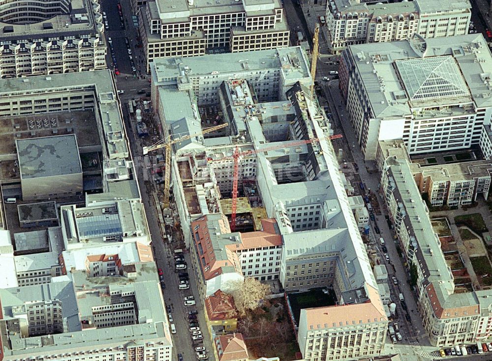 Luftbild Berlin - Baustelle Bürogebäude des Geschäftshauses Friedrichstadt - Quartier 110 der Zürich Versicherung in Berlin