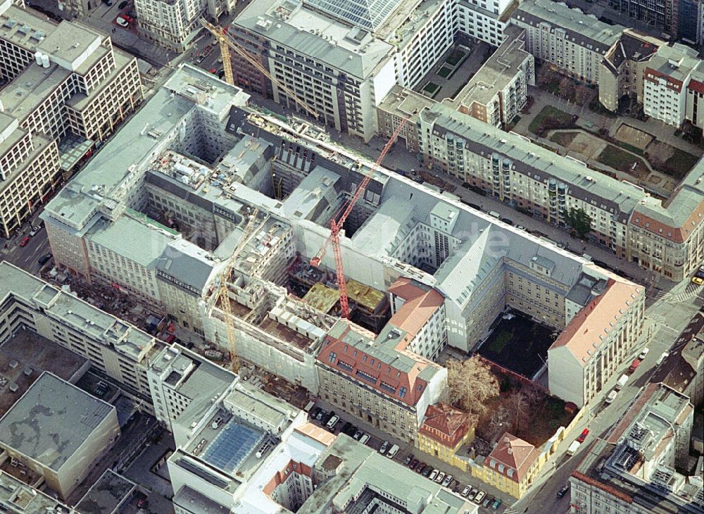 Luftaufnahme Berlin - Baustelle Bürogebäude des Geschäftshauses Friedrichstadt - Quartier 110 der Zürich Versicherung in Berlin