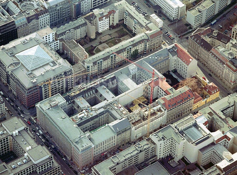 Berlin von oben - Baustelle Bürogebäude des Geschäftshauses Friedrichstadt - Quartier 110 der Zürich Versicherung in Berlin