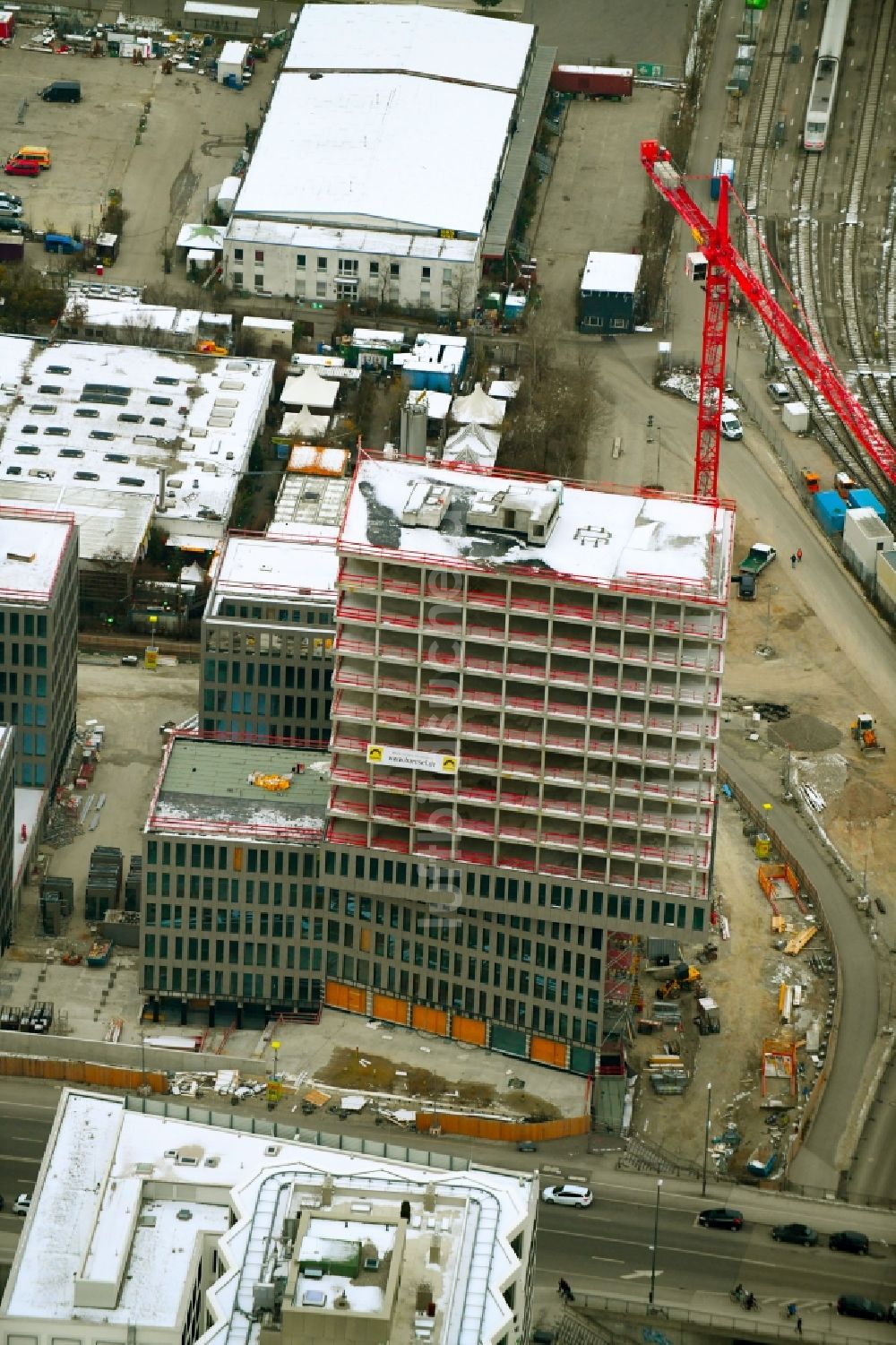 München aus der Vogelperspektive: Baustelle Bürogebäude des Geschäftshauses Kap West im Ortsteil Hirschgarten in München im Bundesland Bayern, Deutschland