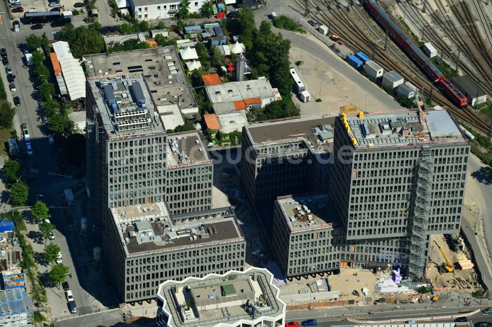 München aus der Vogelperspektive: Baustelle Bürogebäude des Geschäftshauses Kap West im Ortsteil Hirschgarten in München im Bundesland Bayern, Deutschland