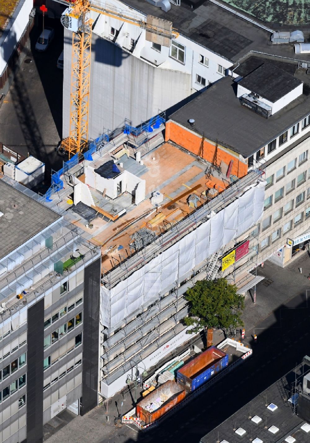 Luftaufnahme Berlin - Baustelle Bürogebäude des Geschäftshauses an der Nürnberger Straße im Ortsteil Charlottenburg in Berlin, Deutschland