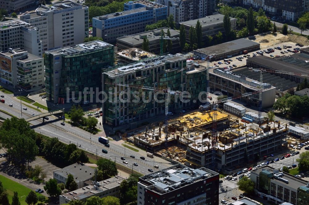 Warschau von oben - Baustelle des Bürogebäudes Postepu 14 im Bezirk Mokotow in Warschau in Polen