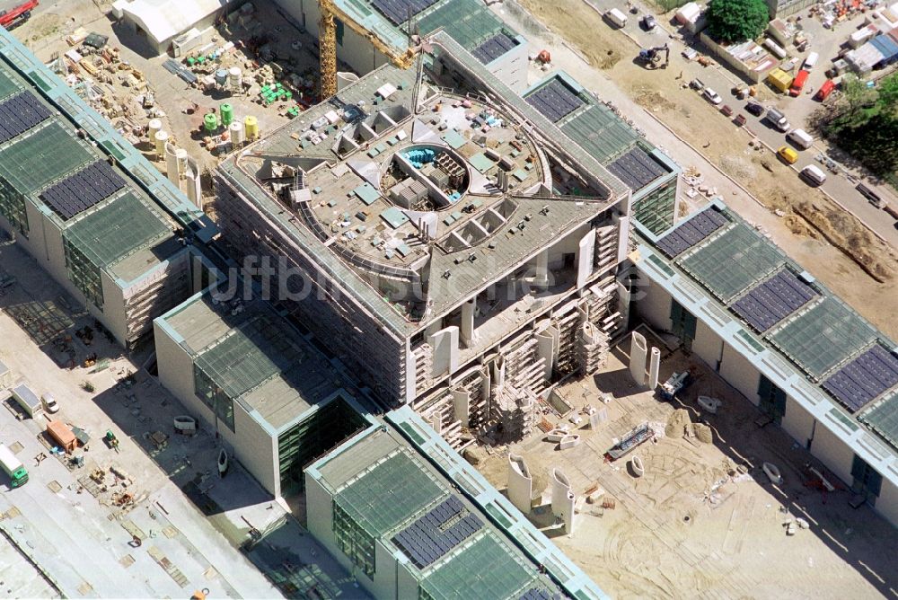 Berlin von oben - Baustelle des Bundeskanzleramt zwischen Spree und Tiergarten am Spreebogens des Berliner Regierungsviertel im Zentrum der deutschen Hauptstadt Berlin