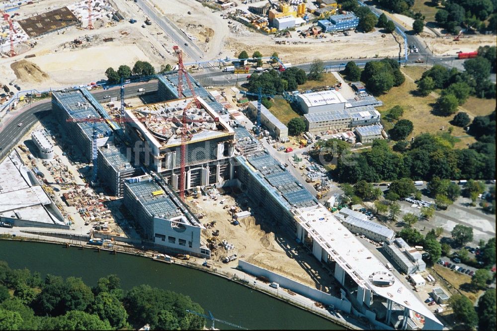 Berlin von oben - Baustelle des Bundeskanzleramt zwischen Spree und Tiergarten am Spreebogens des Berliner Regierungsviertel im Zentrum der deutschen Hauptstadt Berlin