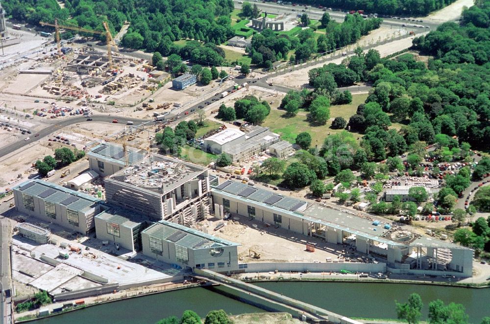 Luftbild Berlin - Baustelle des Bundeskanzleramt zwischen Spree und Tiergarten am Spreebogens des Berliner Regierungsviertel im Zentrum der deutschen Hauptstadt Berlin