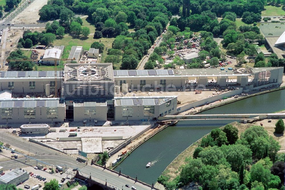 Berlin von oben - Baustelle des Bundeskanzleramt zwischen Spree und Tiergarten am Spreebogens des Berliner Regierungsviertel im Zentrum der deutschen Hauptstadt Berlin