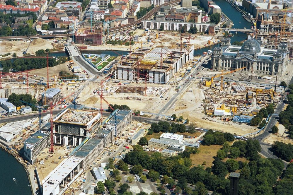 Luftaufnahme Berlin - Baustelle des Bundeskanzleramtes und des Bundestagsgebäude Paul-Löbe-Haus in Berlin-Mitte