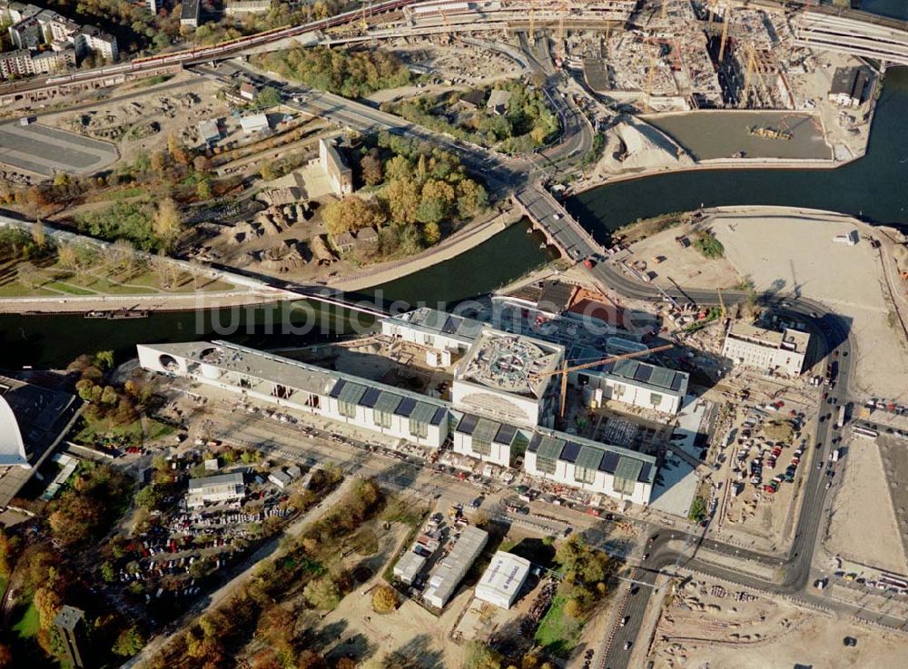 Luftbild Berlin - Tiergarten - Baustelle des Bundeskanzleramtes auf dem Spreebogen in Berlin - Tiergarten.