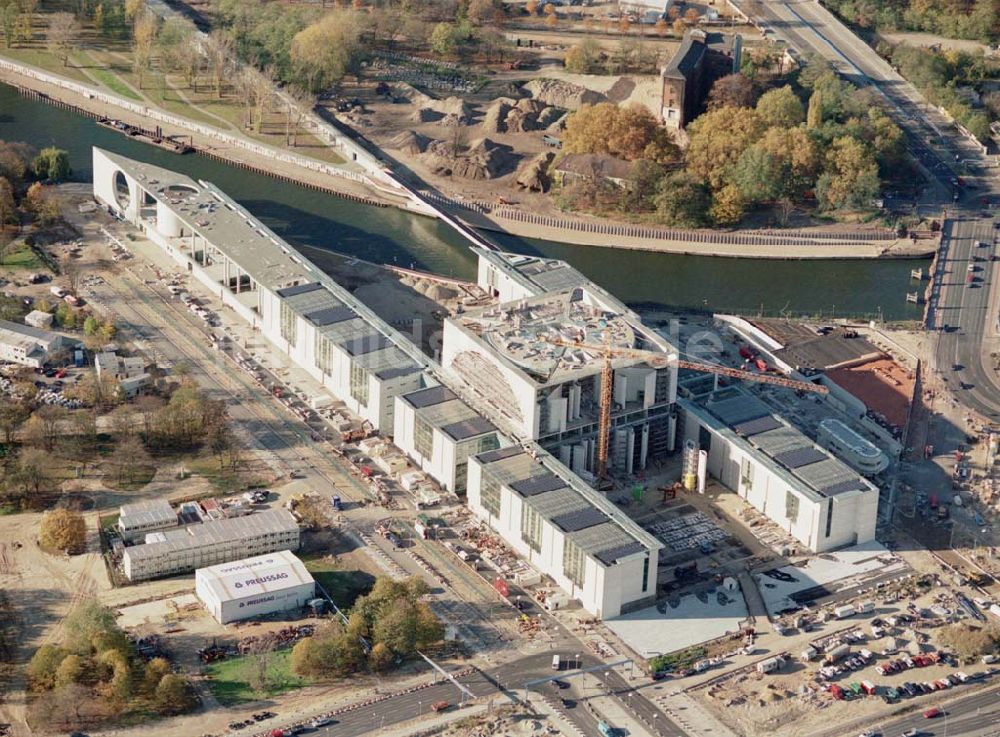 Berlin - Tiergarten von oben - Baustelle des Bundeskanzleramtes auf dem Spreebogen in Berlin - Tiergarten.