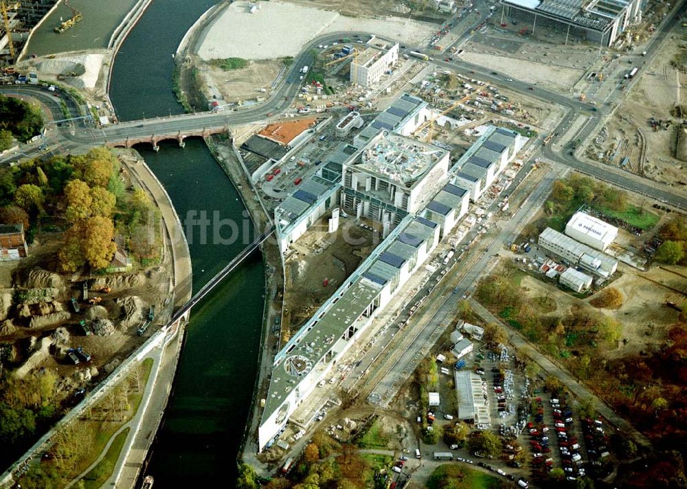 Berlin - Tiergarten aus der Vogelperspektive: Baustelle des Bundeskanzleramtes auf dem Spreebogen in Berlin - Tiergarten.