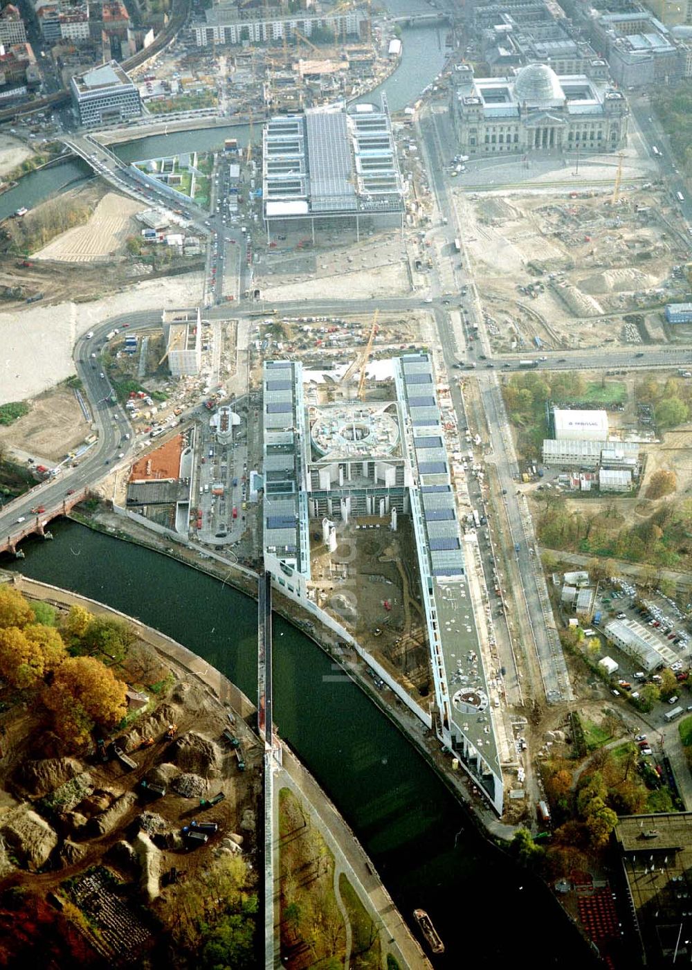 Luftbild Berlin - Tiergarten - Baustelle des Bundeskanzleramtes auf dem Spreebogen in Berlin - Tiergarten.