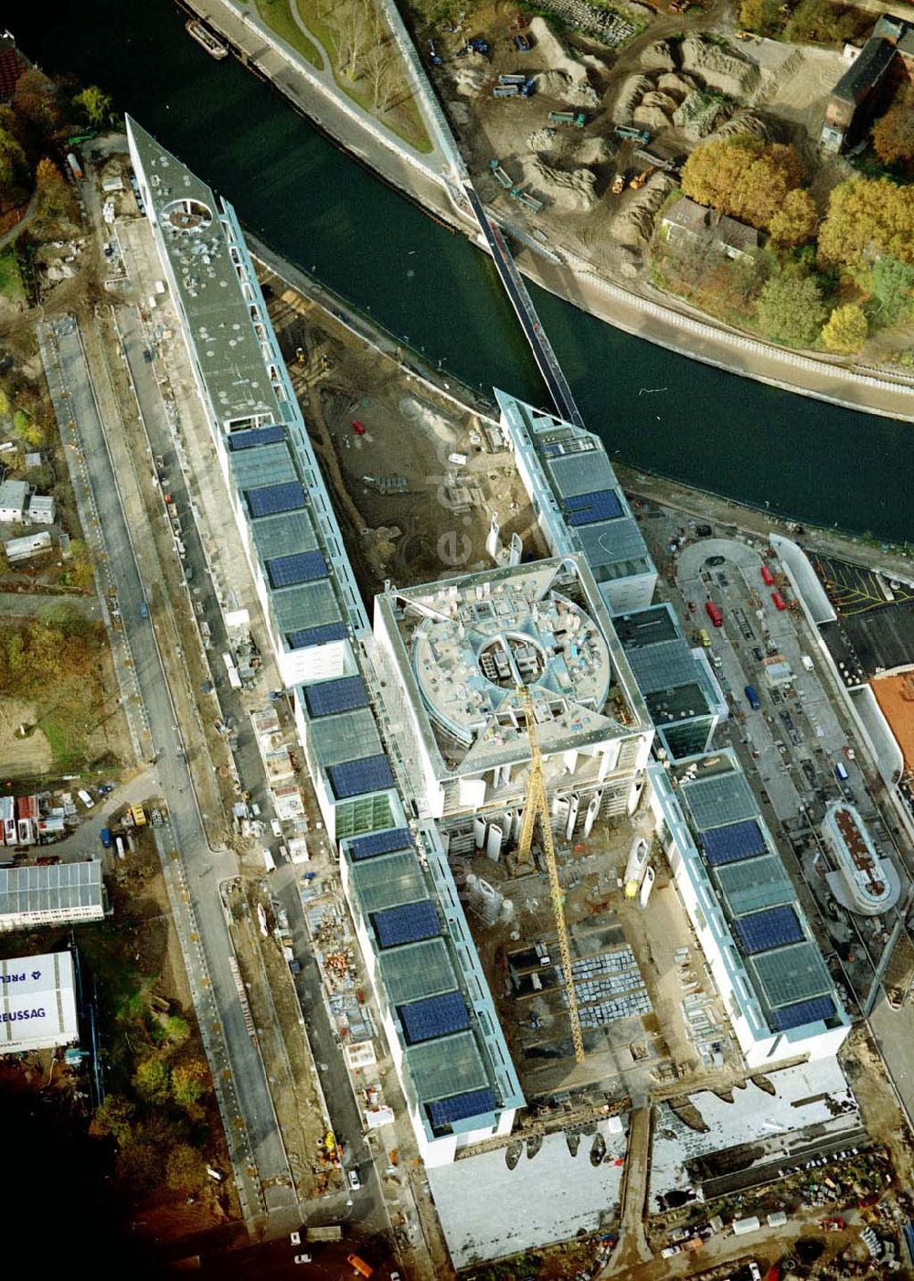 Berlin - Tiergarten von oben - Baustelle des Bundeskanzleramtes auf dem Spreebogen in Berlin - Tiergarten.