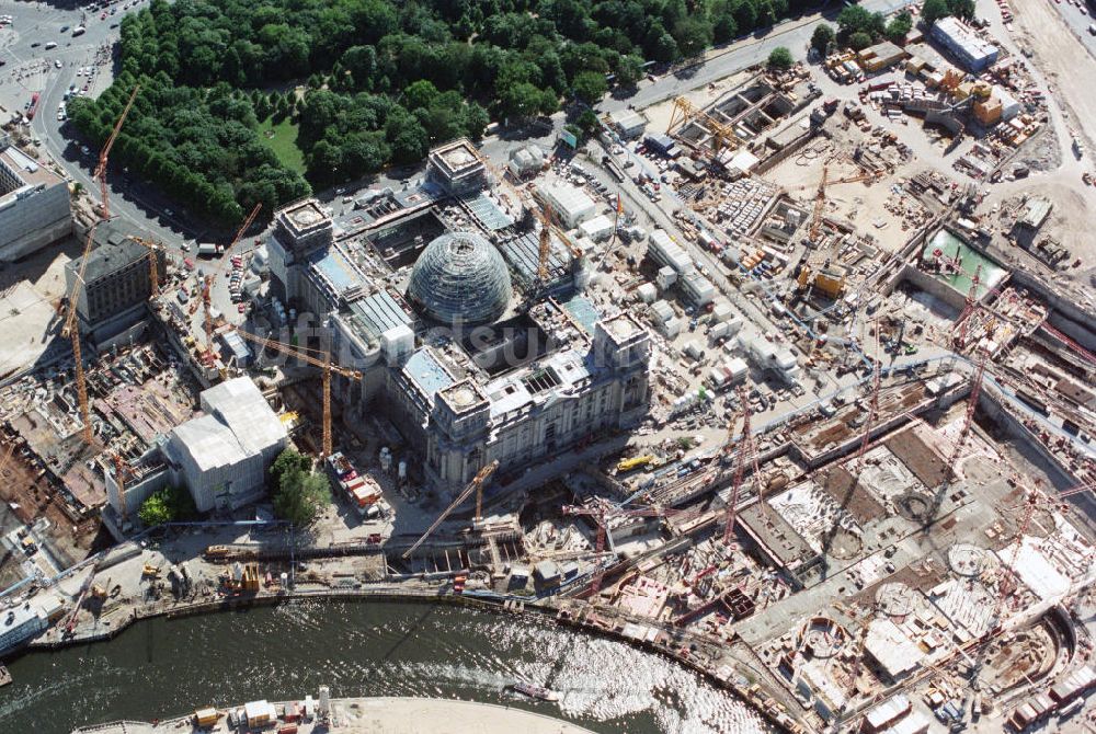 Berlin aus der Vogelperspektive: Baustelle Bundestag im Regierungsviertel Berlin