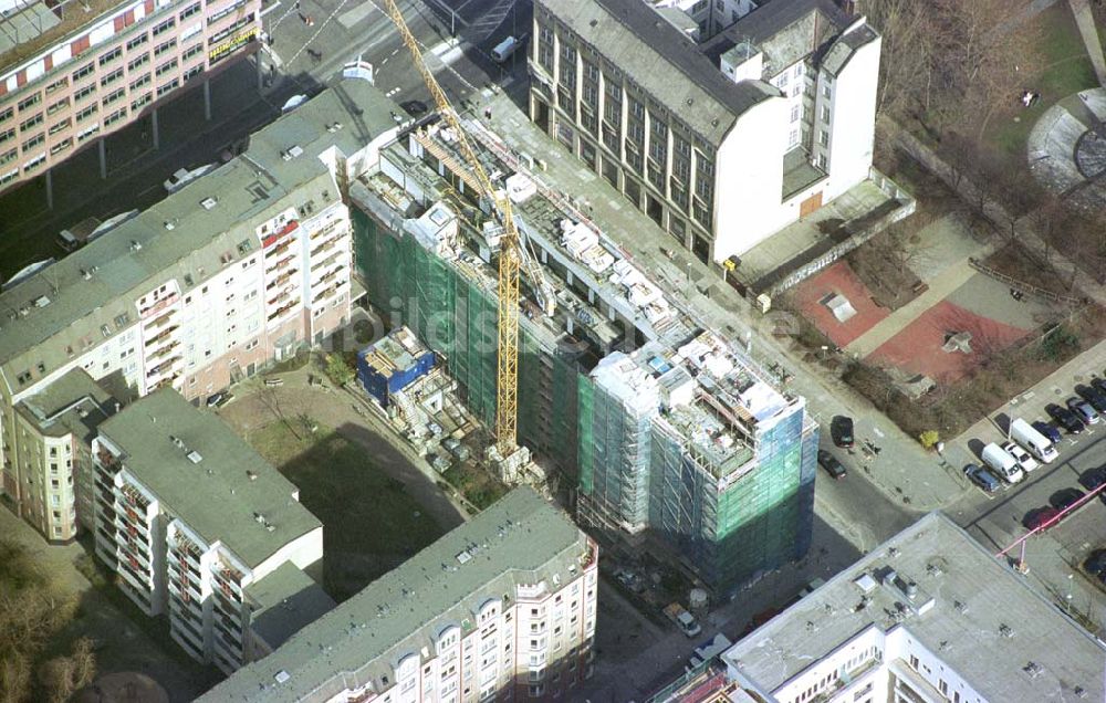 Luftbild Berlin- Mitte - Baustelle Charlottenstraße 68-71 der BEOS Projektentwicklung GmbH. 11.03.02